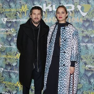 Exclusif - Guillaume Canet et Marion Cotillard - Dîner de gala de la fondation Akuo suivi d’un concert privé de M.Chedid avec le collectif LAMOMALI au cabaret Lido, à Paris, France, le 17 janvier 2018. La Fondation Akuo entreprend et soutient des projets de développement durable sociaux et environnementaux.Elle offre à ses partenaires la possibilité de s’engager à ses côtés, en faveur de populations défavorisées en France et dans le monde entier. La mission de la Fondation Akuo se décline en 4 domaines d’intervention: donner accès à des sources d’énergies renouvelables continues et durablement compétitives, donner accès à l’éducation et à la connaissance, donner accès à l’eau et aux services de santé et préserver l’environnement et la biodiversité. © Denis Guignebourg/Bestimage