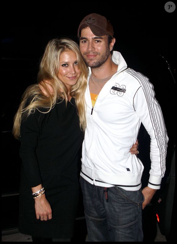Selon plusieurs médias, elle attendrait son quatrième enfant avec Enrique Iglesias.

Anna Kournikova et Enrique Iglesias très amoureux dans les rues de Miami. @ KADENA PRESS / BESTIMAGE