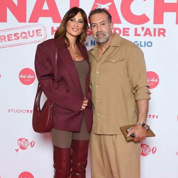 C'est avec son mari Karim, qu'elle a épousé en juillet 2024 lors d'une cérémonie grandiose, que la jeune femme se prépare à accueillir cet heureux événement et à endosser le rôle de maman.

Malika Ménard (Miss France 2010), enceinte et son mari Karim - Avant-première du film "Natacha, presque hôtesse de l'air" au cinéma Pathé Palace à Paris le 24 mars 2025. © Lionel Urman/Bestimage