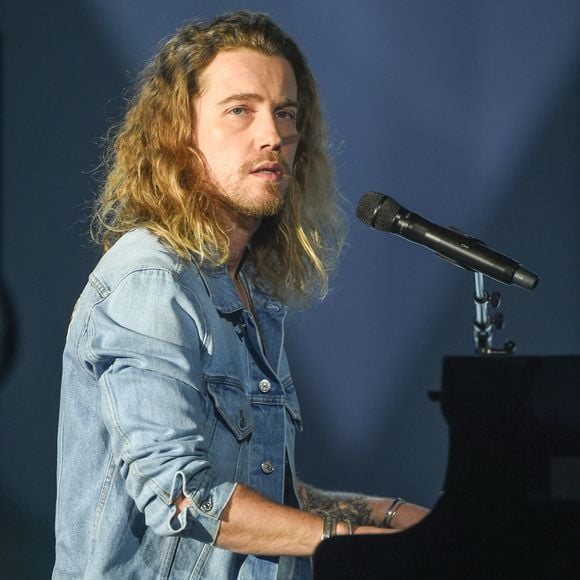 Julien Dore lors de la 32e cérémonie des Victoires de la Musique qui s'est tenue à la salle du Zénith à Paris, France, le 10 février 2017.