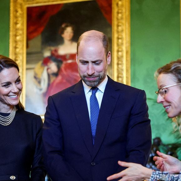 Le prince et la princesse de Galles (Le prince William, prince de Galles et Catherine "Kate" Middleton, princesse de Galles) regardant des pièces de la collection royale dans le salon vert du château de Windsor, Berkshire, au premier jour de la visite d'État au Royaume-Uni du président de la République fédérale d'Allemagne Frank-Walter Steinmeier. Date de la photo : mercredi 3 décembre 2025.  

© PA Photo/ Bestimage