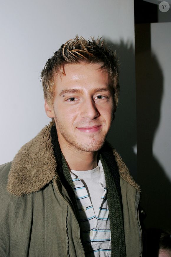 En 2003, Jonathan Cerrada devenait le premier gagnant de l'émission la "Nouvelle Star".

Exclusif - Jonathan Cerrada dans les coulisses du spectacle de Chantal Goya au Palais des Congrès de Paris, le 28 janvier 2006. 

Photo : Benoit Pinguet / Abacapress