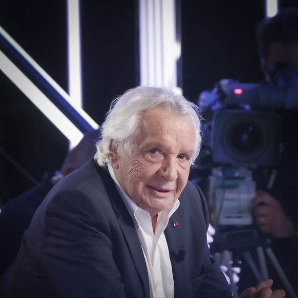 Exclusif - Michel Sardou sur le plateau de l'émission Touche pas à mon poste (TPMP) présentée en direct par C.Hanouna et diffusée sur C8 le 29 août 2022.

© Jack Tribeca / Bestimage