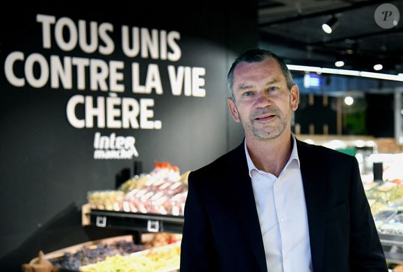 Cette complicité entre dirigeants surprend les internautes dans un secteur réputé très compétitif.

Thierry Cotillard président du Groupement Mousquetaires visite un supermarché à Paris, France le 5 septembre 2025. Photo par Alain Apaydin/ABACAPRESS.COM
