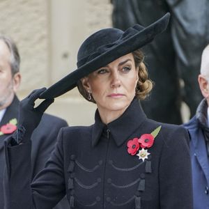 Une vive polémique a vu le jour sur les réseaux sociaux, obligeant la chaîne à s'excuser publiquement. 

Catherine Kate Middleton, princesse de Galles, assiste à la cérémonie du souvenir de l'Armistice, au National Memorial Arboretum, à Burton-on-Trent, dans l'East Staffordshire. Photo par Julien Burton / Bestimage