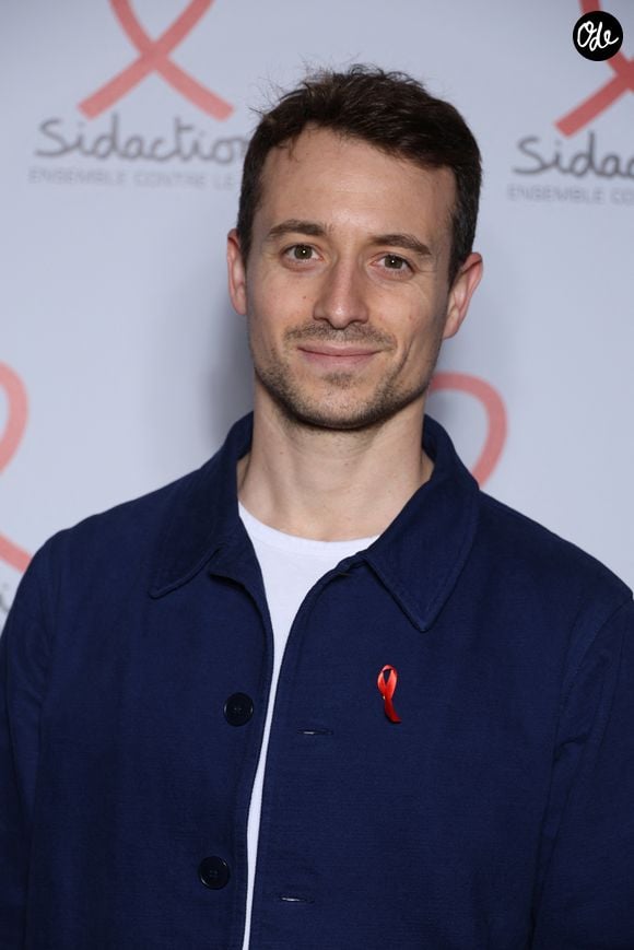 Hugo Clément - Photocall de la soirée de lancement du "Sidaction" au théâtre Edouard VII à Paris le 4 mars 2024. © Denis Guignebourg/Bestimage