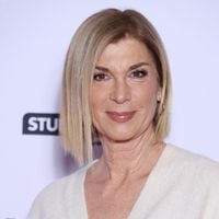 À 65 ans, Michèle Laroque a une routine pour rester en forme et travaille quotidiennement plusieurs parties de son corps