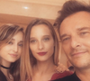 David Hallyday est le père de Ilona Smet et d'Emma Smet

David Hallyday avec ses filles Ilona et Emma. 
Crédit : Instagram