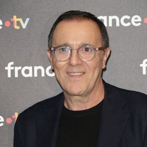 Thierry Beccaro - Photocall à l'occasion des 40 ans de l'émission "Télématin" au siège de France Télévisions à Paris le 6 février 2025. Rendez-vous quotidien de partage, de proximité, d'information et de convivialité, Télématin accompagne les Français chaque matin depuis 40 ans. En rassemblant toutes les générations autour de cette matinale, l'émission a su rester un pilier de la télévision française. © Coadic Guirec/Bestimage