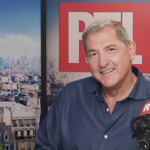 Exclusif - Yves Calvi - Tournage de l'émission "Sketch Story". Le 12 septembre 2022. © Jack Tribeca / Bestimage