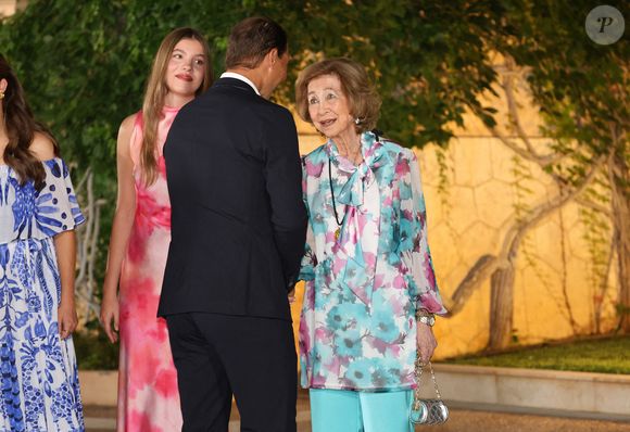 La reine Sofia avec Rafael Nadal lors de la réception des autorités et d'une représentation de la société des Baléares au Palais Marivent, le 4 août 2025, à Palma de Majorque (Îles Baléares, Espagne). Photo by Raul Terrel/Europa Press/ABACAPRESS.COM