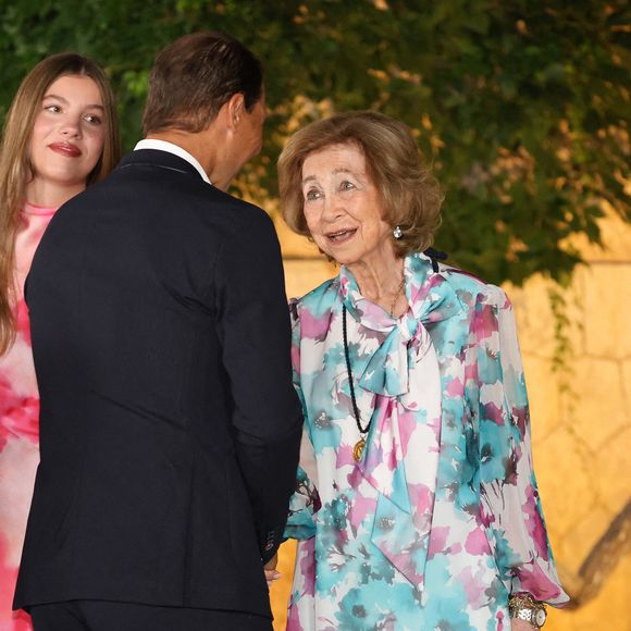La reine Sofia avec Rafael Nadal lors de la réception des autorités et d'une représentation de la société des Baléares au Palais Marivent, le 4 août 2025, à Palma de Majorque (Îles Baléares, Espagne). Photo by Raul Terrel/Europa Press/ABACAPRESS.COM