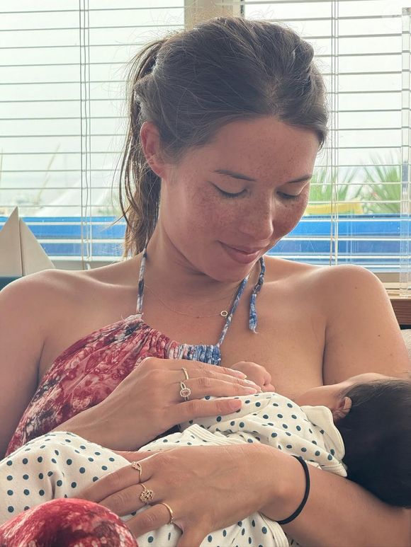 Instagram d'Emilie Broussouloux en famille avec sa petite dernière : Nicole.