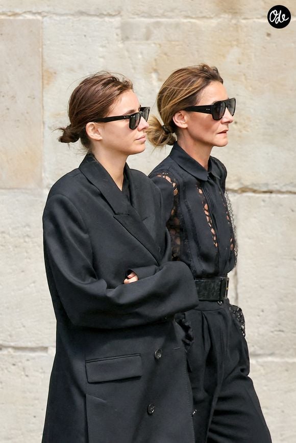Clotilde Courau et sa fille Vittoria de Savoie - Arrivées aux obsèques de Mathilde Favier en l'église Saint-Sulpice à Paris le 31 aout 2026. © Dominique Jacovides-Cyril Moreau/Bestimage