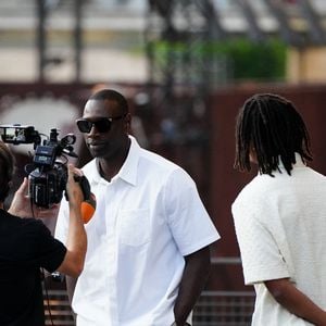 En effet, le directeur artistique Homme de la maison Louis Vuitton a dévoilé son nouveau défilé pour la griffe... Et naturellement, du beau monde a été convié à l'instar d'Omar Sy !

Tidiane Sy, Omar Sy - Arrivées au défilé de mode Louis Vuitton Homme, Collection Printemps-Été 2026 dans le cadre de la Fashion Week de Paris le 24 juin 2025.

© Anne-Sophie guebey / Bestimage