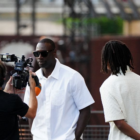 En effet, le directeur artistique Homme de la maison Louis Vuitton a dévoilé son nouveau défilé pour la griffe... Et naturellement, du beau monde a été convié à l'instar d'Omar Sy !

Tidiane Sy, Omar Sy - Arrivées au défilé de mode Louis Vuitton Homme, Collection Printemps-Été 2026 dans le cadre de la Fashion Week de Paris le 24 juin 2025.

© Anne-Sophie guebey / Bestimage