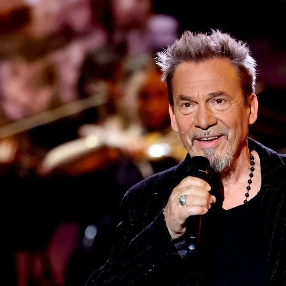 Exclusif - Florent Pagny lors surprises lors de l'enregistrement de l'émission "La chanson secrète N°14", présentée par N.Aliagas et diffusée le 26 décembre sur TF1, consacrée à Lara Fabian à Paris le 10 Décembre 2025 JACOVIDES-MOREAU / BESTIMAGE
