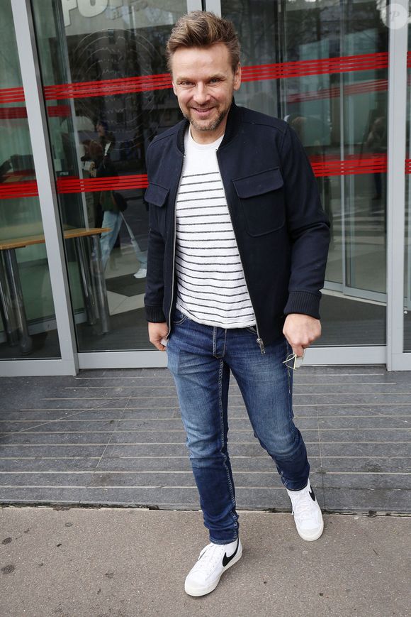Exclusif - Jeanfi Janssens - Les invités de l'émisson "Les Grosses Têtes" quittent les studios de RTL à Paris le 2 janvier 2022.