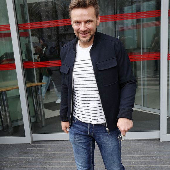 Exclusif - Jeanfi Janssens - Les invités de l'émisson "Les Grosses Têtes" quittent les studios de RTL à Paris le 2 janvier 2022.