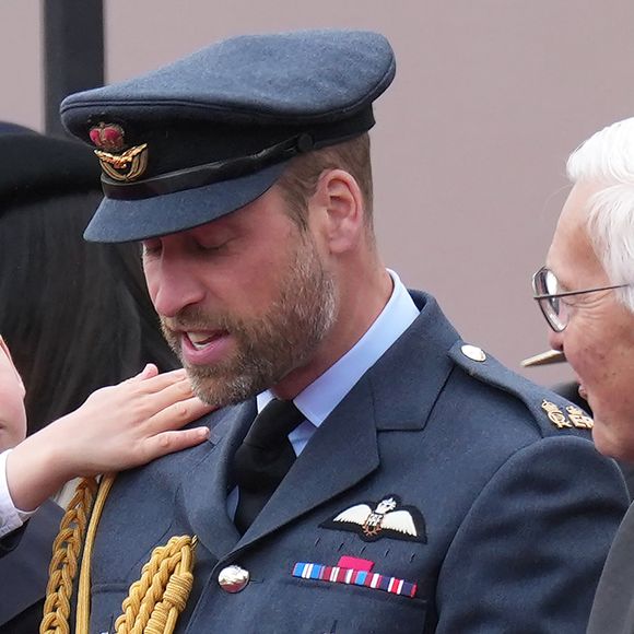 Où Louis a fait le show avec son père mais aussi avec son grand frère le prince George 

Le prince Louis de Galles, Le prince William, prince de Galles - lors des commémorations saluant l'action des vétérans britanniques lors de la Seconde guerre mondiale au palais de Buckingham le 5 mai 2025. © Julien Burton / Bestimage