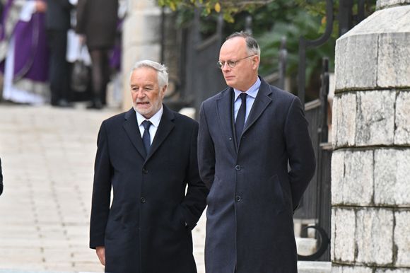 François Rebsamen, Ministre de l'Aménagement du territoire et de la Décentralisation, Edouard Philippe - Sorties des obsèques de Didier Guillaume (ancien ministre de l'Agriculture entre 2018 et 2020 et ancien Ministre d'Etat de Monaco 2024–2025)  en la cathédrale Notre-Dame-Immaculée de Monaco le 23 janvier 2025. © Bruno Bebert/Bestimage