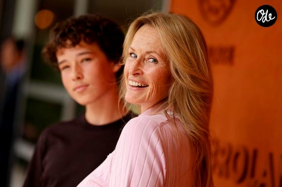 Estelle Lefébure et son fils Giulano Ramette au photocall du village lors des Internationaux de France de Tennis de Roland Garros 2026, à Paris, France, le 29 mai 2026. © Dominique Jacovides/Bestimage