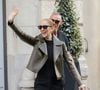 La star s'est ainsi installée dans la capitale pour répéter avant ses séries de concerts très attendus.

Céline Dion - Céline Dion acclamée par ses fans à la sortie du palace Royal Monceau à Paris, le 31 août 2026.

© Marc Ausset Lacroix / Bestimage