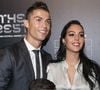 Georgina Rodriguez a récemment partagé une photo très remarquée de sa main posée sur celle de Cristiano Ronaldo.

Cristiano Ronaldo (meilleur joueur), son fils Cristiano Jr et sa compagne Georgina Rodriguez enceinte - The Best FIFA Football Awards au London Palladium à Londres. © Pierre Perusseau/Bestimage