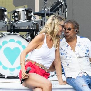 Depuis un an, il file le parfait amour avec Isaure Le Faou, sa compagne de 36 ans sa cadette.

Laurent Voulzy et sa compagne Isaure Le Faou en répétition avant leur concert au théâtre de Verdure du 41ème Festival de Ramatuelle, le 9 août 2025. 
© Cyril Bruneau / Bestimage