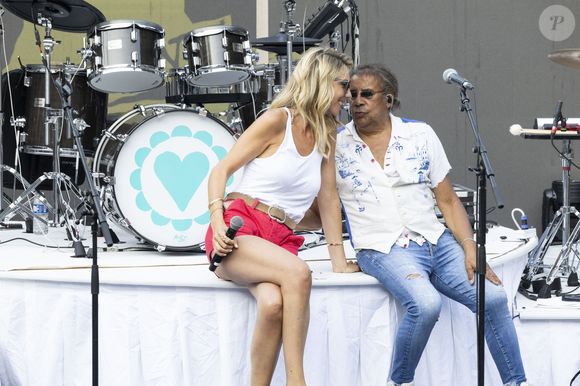 Depuis un an, il file le parfait amour avec Isaure Le Faou, sa compagne de 36 ans sa cadette.

Laurent Voulzy et sa compagne Isaure Le Faou en répétition avant leur concert au théâtre de Verdure du 41ème Festival de Ramatuelle, le 9 août 2025. 
© Cyril Bruneau / Bestimage