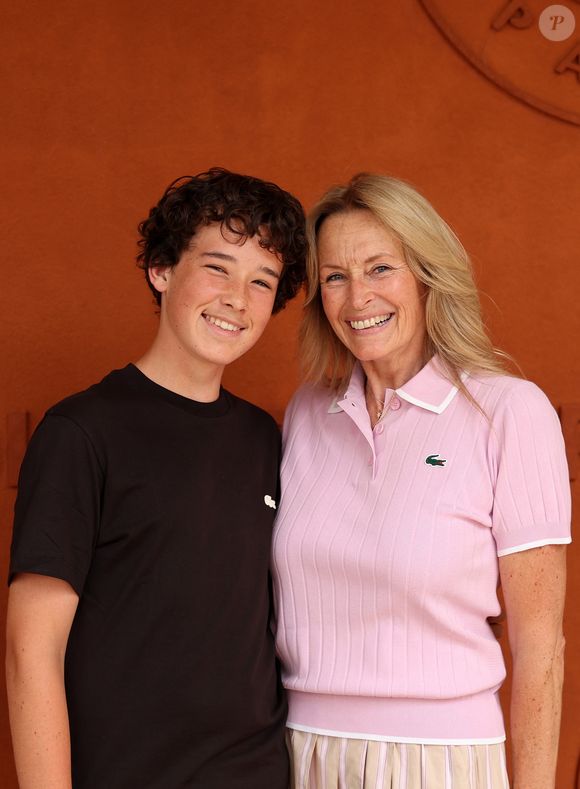 Estelle Lefébure et son fils Giulano Ramette au photocall du village lors des Internationaux de France de Tennis de Roland Garros 2026, à Paris, France, le 29 mai 2026. 

© Dominique Jacovides/Bestimage