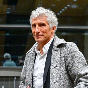 Nagui assiste à une audition devant la commission d'enquête parlementaire sur la neutralité, le 1er avril 2026. 

Photo : Christian Liewig / Bestimage