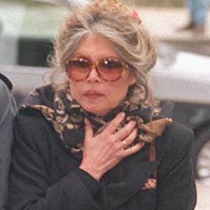 Selon les informations de Bruno Jacquelin l’attaché de presse de la fondation sur BFTV, elle s'est éteinte auprès de son mari. 

Photo d'archives du 14/02/95 de Brigitte Bardot arrivant aux funérailles de la militante pour les droits des animaux Jill Phipps à la cathédrale de Coventry. PA/PA Wire