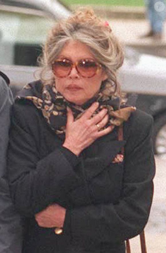 Selon les informations de Bruno Jacquelin l’attaché de presse de la fondation sur BFTV, elle s'est éteinte auprès de son mari. 

Photo d'archives du 14/02/95 de Brigitte Bardot arrivant aux funérailles de la militante pour les droits des animaux Jill Phipps à la cathédrale de Coventry. PA/PA Wire