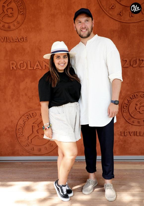 Inés Reg et Kevin Debonne - People au village lors des Internationaux de France de Tennis de Roland Garros à Paris. Le 10 juin 2021
© Dominique Jacovides / Bestimage