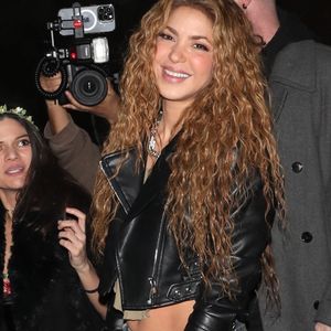 La chanteuse est apparue tout sourire aux côtés de Milan et Sasha, fruit de ses amours passées avec Gérard Piqué. 

Après avoir offert une performance électrisante aux Grammy Awards, Shakira a poursuivi les festivités au Bird Streets Club à West Hollywood, profitant du succès de la soirée entourée de ses amis et de nombreuses célébrités, le 2 février 2024. © Backgrid USA / Bestimage