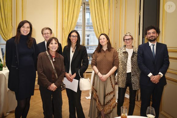 Véronique Morali et Alexandre Chertok, Charlotte Trivini, Emmanuelle Oudea, Louis Vidal - Les salons du Cercle Interallié ont fait salle comble ce mardi, réunissant de nombreuses personnalités autour de Maud Bregeon, qui s'est récemment vu confier, en plus du porte-parolat du Gouvernement, le ministère de l'Energie, un portefeuille hautement stratégique, en particulier dans le contexte de crise qui embrase le Moyen-Orient.
© Jack Tribeca / Bestimage