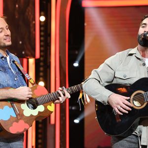 Vianney et Kendji Girac se mobilisent lors de la 37ème édition du Téléthon sur le plateau de France 2, avec pour parrain Vianney. Cette année, 80,6 millions de dons ont été promis. Le 9 décembre 2023.  © Coadic Guirec / Bestimage