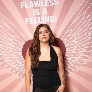 Son apparition confirme son aisance dans l’univers très sélect de la mode et de la beauté.

Louane Emera au photocall du dîner intimiste organisé par Charlotte Tilbury dans le cadre de l'événement AFF à Paris, France, le 15 septembre 2026. © Pierrick Rocher/BFA.com/Backgrid/Bestimage