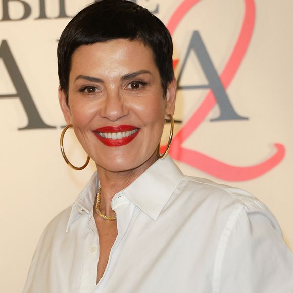 Cristina Cordula  a fait une apparition remarquée à Sainte-Maxime, dans le Var, bien loin de la capitale.

Cristina Cordula - Première du film "Le Diable s'habille en Prada (The Devil wears Prada 2)" au cinéma Le Grand Rex à Paris.
© Guirec Coadic/Bestimage