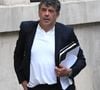 Aujourd'hui, il clame son innocence.
Exclusif - Stéphane Plaza arrive à la Maison de la Chimie à Paris avec ses avocats pour donner une conférence de presse le 5 juin 2025.