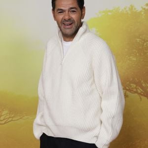 Si celui qui prête sa voix à Timon a posé seul lors du photocall...

Jamel Debbouze - Première du film Disney "Mufasa, Le Roi lion" au cinéma Pathé Palace à Paris le 12 décembre 2024. © Coadic Guirec/Bestimage