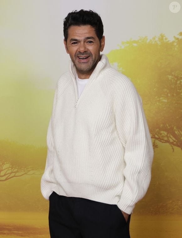 Si celui qui prête sa voix à Timon a posé seul lors du photocall...

Jamel Debbouze - Première du film Disney "Mufasa, Le Roi lion" au cinéma Pathé Palace à Paris le 12 décembre 2024. © Coadic Guirec/Bestimage