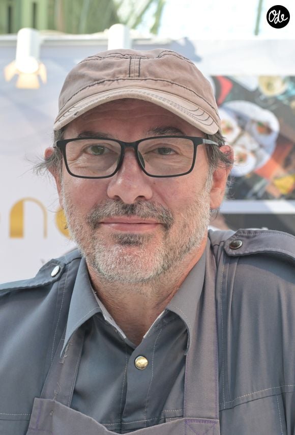 Le célèbre cuisinier signe également la carte d'un établissement parisien situé dans le prestigieux Hôtel de Crillon.

Paul Pairet lors de l'inauguration de la 11ème édition du festival gastronomique "Taste" au Grand Palais à Paris le 21 mai 2026. © Alexandre Fay/PixPlanete/Bestimage