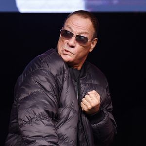 criminalité organisée et le terrorisme (DIICOT), selon laquelle Jean-Claude Van Damme aurait eu des rapports sexuels avec des femmes victimes de trafic sexuel", écrivent nos confrères.

Jean-Claude Van Damme au Comic Con Winter Edition à Dortmund. Le 3 décembre 2022
Action Press / Bestimage