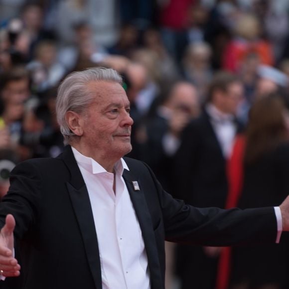 Alain Delon - Montée des marches du film "A Hidden Life" lors du 72ème Festival International du Film de Cannes. Le 19 mai 2019. Backgrid UK/ Bestimage