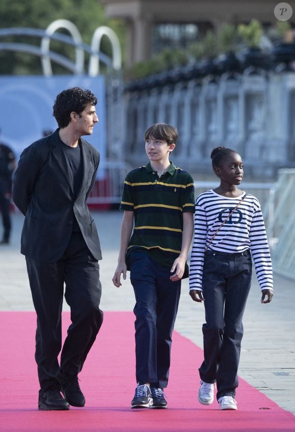 Adoptée en 2008 par Valeria Bruni Tedeschi et Louis Garrel

Joseph Engel entouré de Louis Garrel et sa fille Oumy (Céline) - Première du film "La croisade" lors du 69ème Festival International du Film de San Sebastian. AGENCE / BESTIMAGE