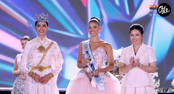 Au terme d’une cérémonie spectaculaire où la féerie du spectacle s’est mêlée à la célébration des cultures, Joheirry Mola Dominguez a été officiellement couronnée Miss Monde le samedi 5 septembre 2026 pour cette 75e édition du concours de beauté international.

Joheirry Mola Dominguez, Miss République dominicaine, remporte le titre de Miss Monde 2026 - Capture écran Paris Première