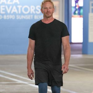 Los Angeles, CA - EXCLUSIF - Ian Ziering, l'ancien de Beverly Hills, 90210, se concentre sur l'amélioration de ses muscles alors qu'il sort d'une salle de sport à Los Angeles après sa séance d'entraînement.
Backgrid USA / Bestimage