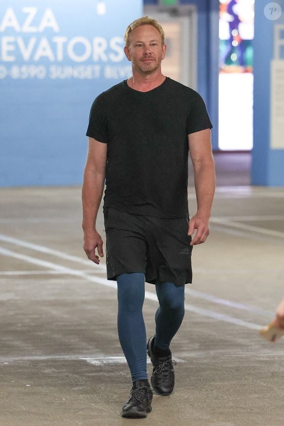 Los Angeles, CA - EXCLUSIF - Ian Ziering, l'ancien de Beverly Hills, 90210, se concentre sur l'amélioration de ses muscles alors qu'il sort d'une salle de sport à Los Angeles après sa séance d'entraînement.
Backgrid USA / Bestimage